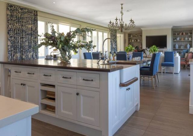 06a8c581-8cbf-44d9-9ddf-5f20b93b709e