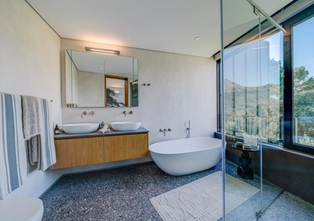 17 VV Master Suite Bathroom