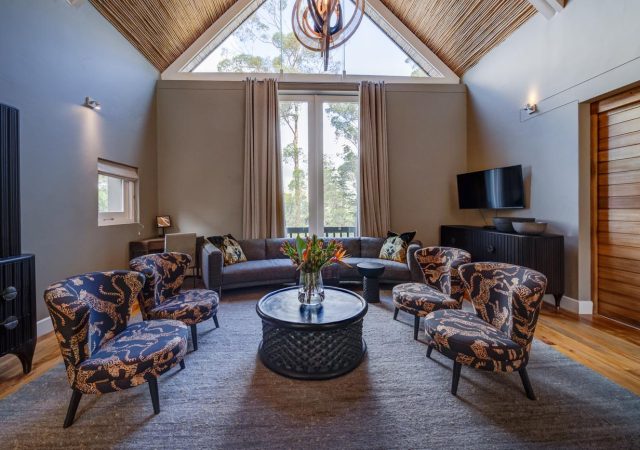 2 MN Grandmaster Suite Living Area