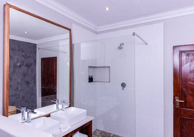 Amani Bathroom (1)