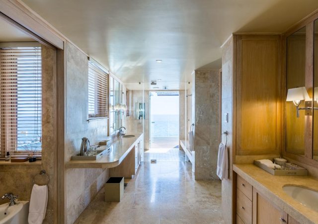 EH - Villa One - Bedrooms - Main Bedroom 001