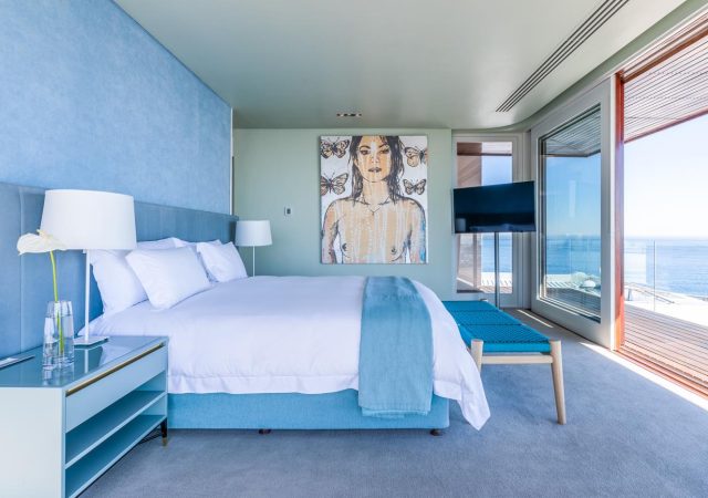 EH - Villa One - Bedrooms - Main Bedroom 004