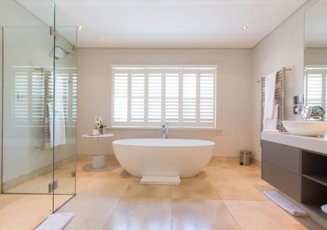 Homestead at Oldenburg Vineyards_main bathroom