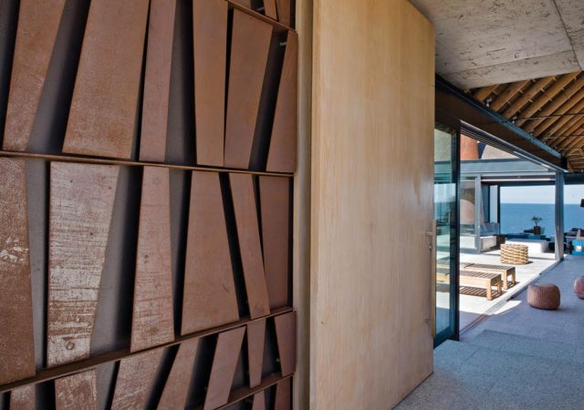 SilverBay_1a_Int_101_Entrance_004_gt