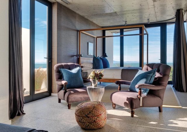 SilverBay_1a_Int_B02_Main_En-Suite_001_ec