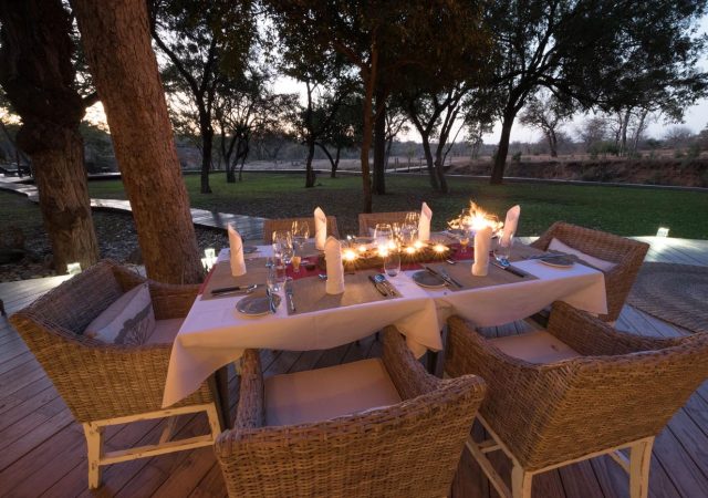 Simbavati-Amani-gallery-dining-outside
