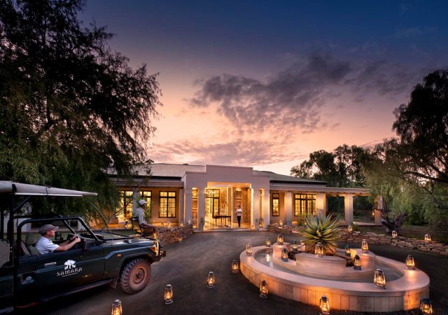 manor-house-arrival-dusk-drinks-game-drive-samara-game-reserve-karoo-dook