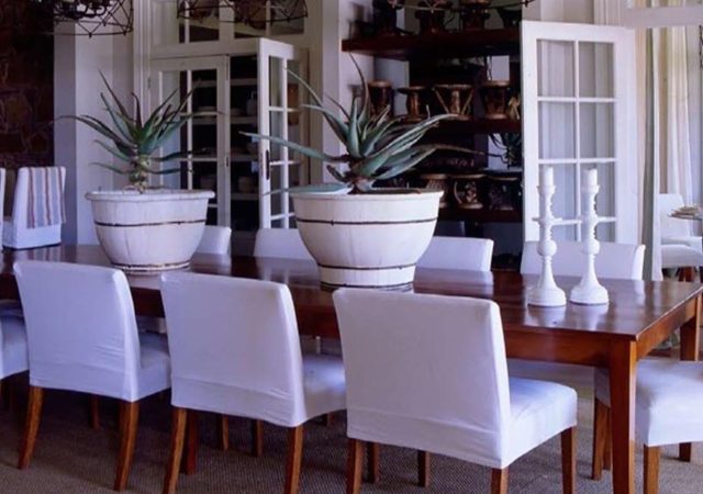 the-manor-dining-room-luxury-villa-samara-karoo-safari